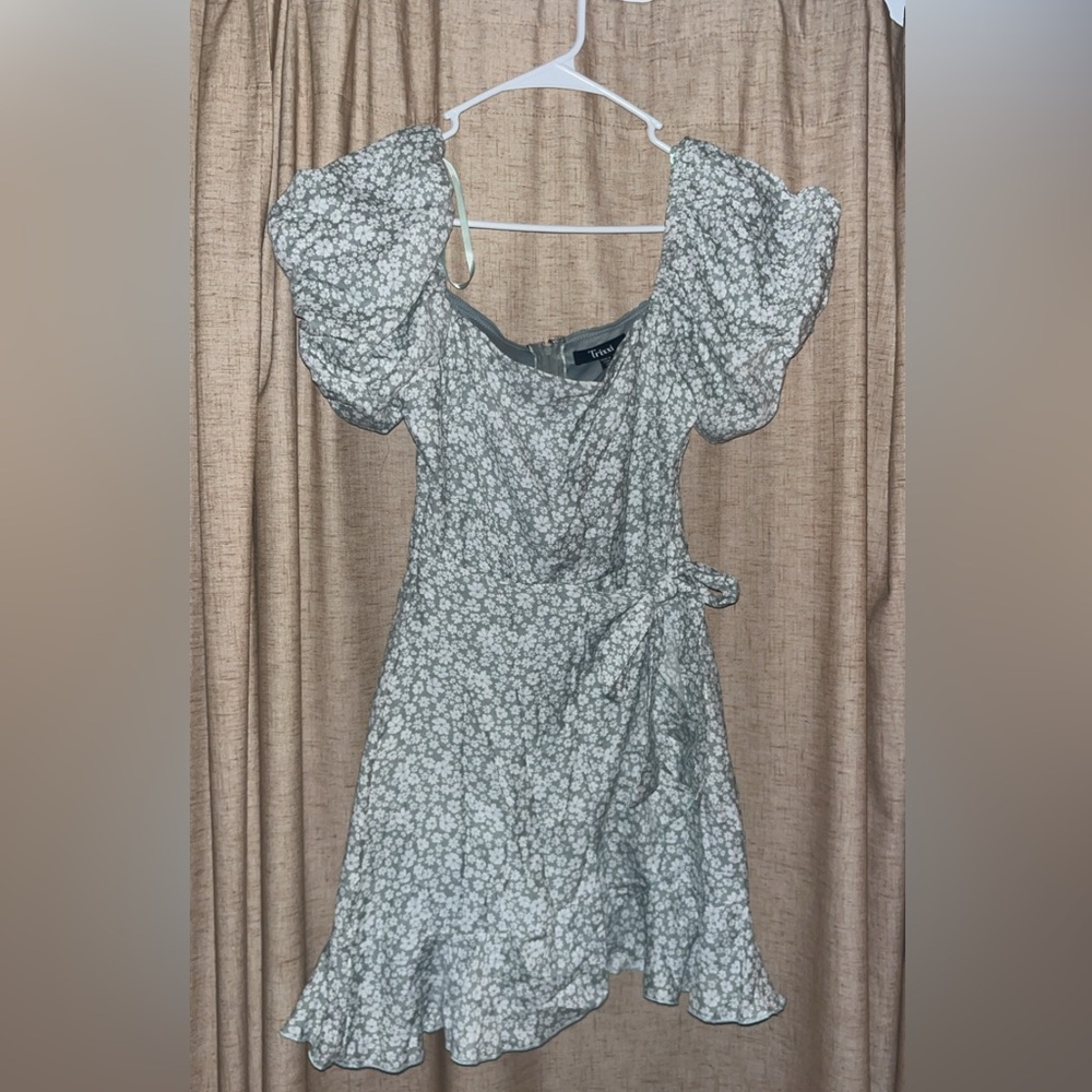 Trixxi Gray Floral Long Sleeve Dress